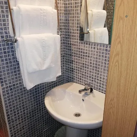 Albor Ii Pensjonat Gijón